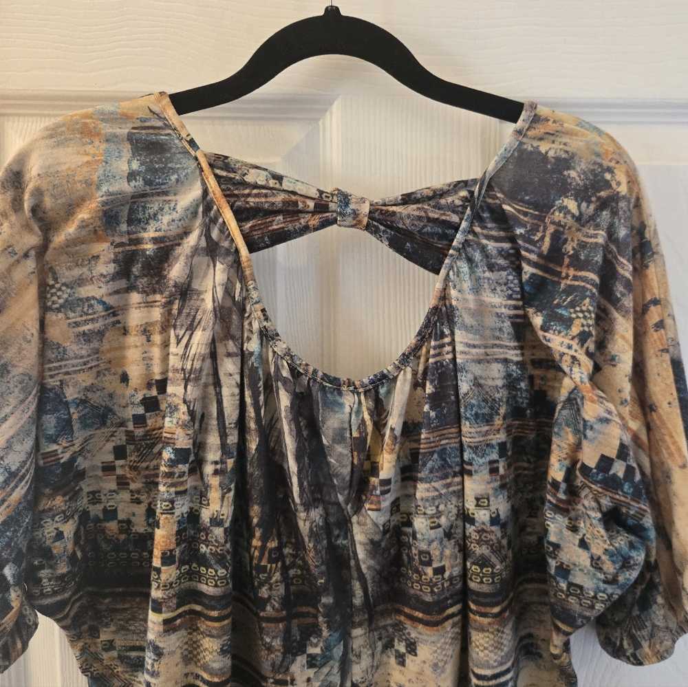 Women's Top - Picture 8 of 9